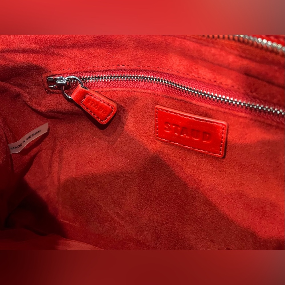 STAUD LARGE RUCHED LEATHER BEAN BAG IN RED - HTF/RARE - Picture 10 of 11